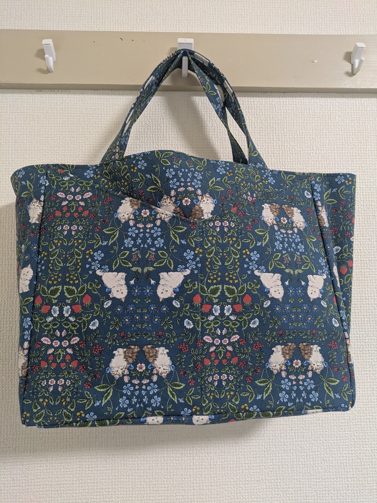 Vポケットのバッグ