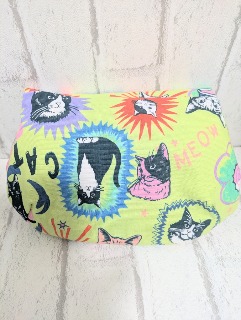 ぷっくりラウンドポーチ