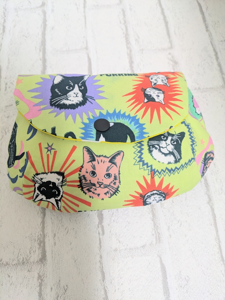 ぷっくりラウンドポーチ