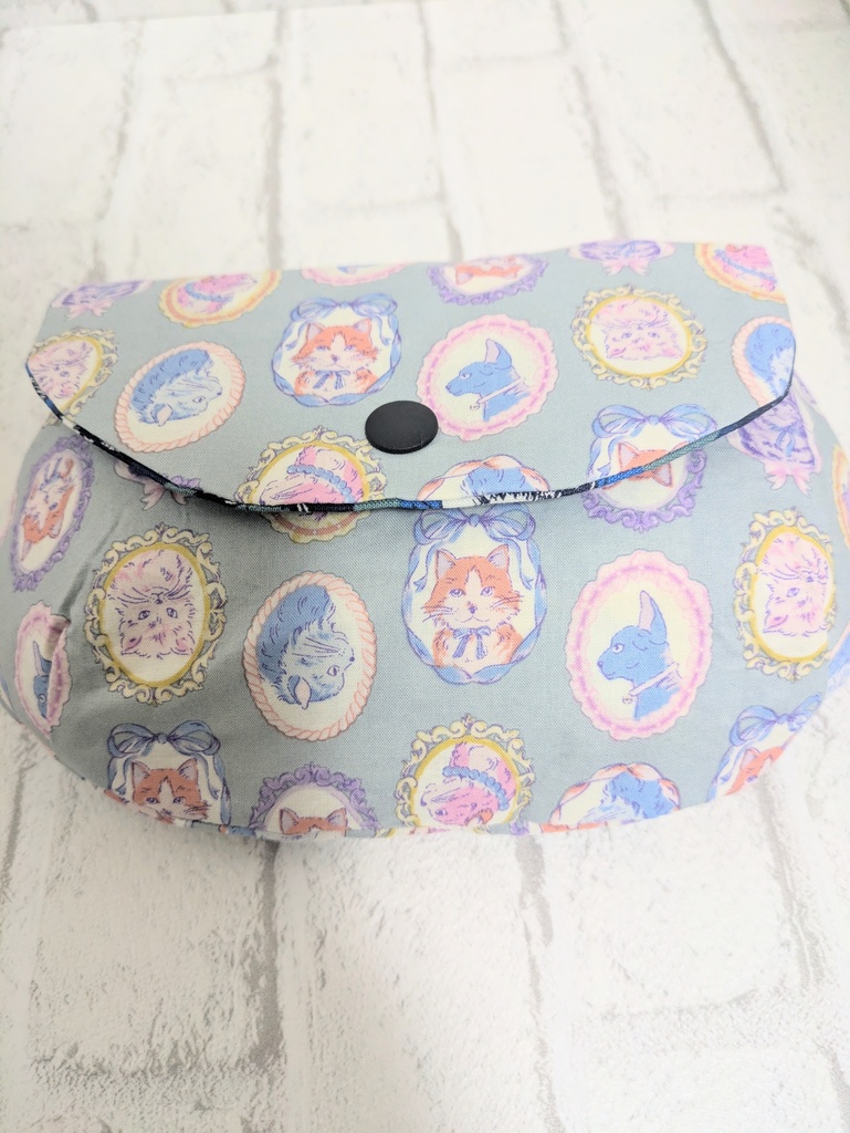 ぷっくりラウンドポーチ