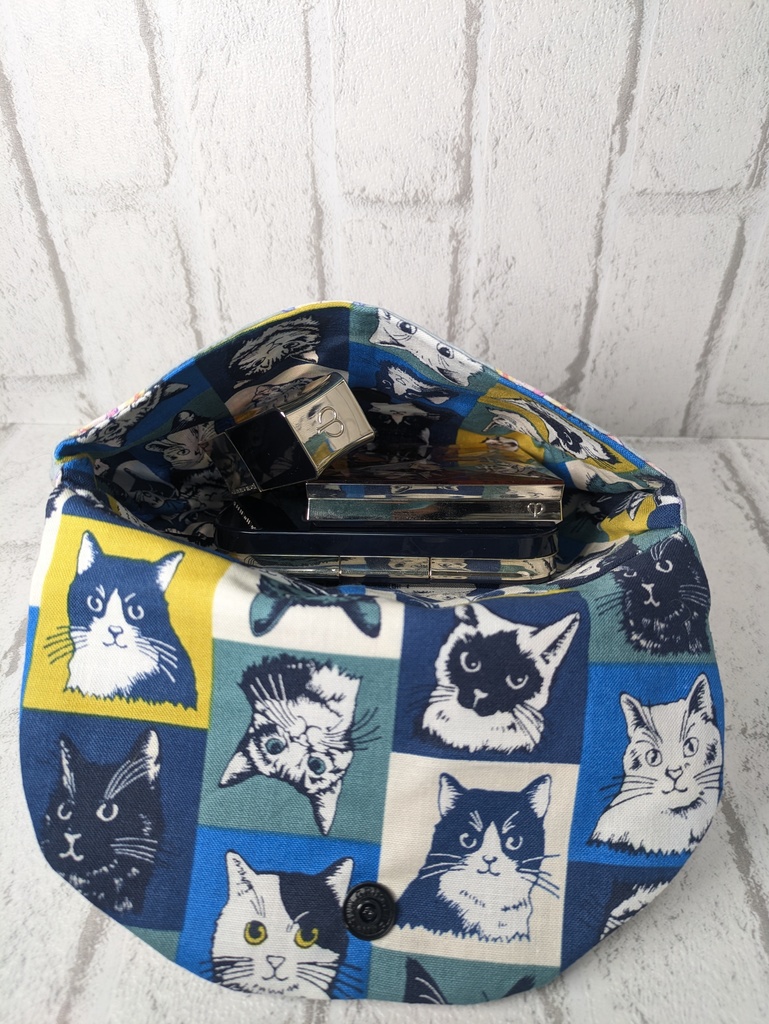 ぷっくりラウンドポーチ