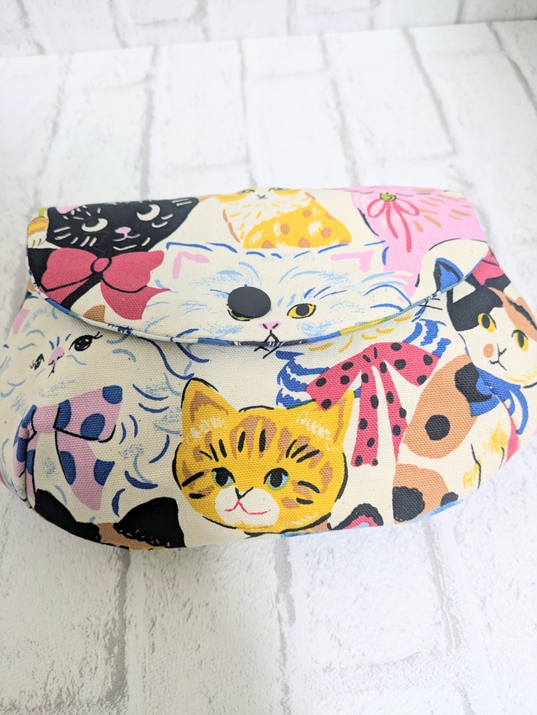 ぷっくりラウンドポーチ