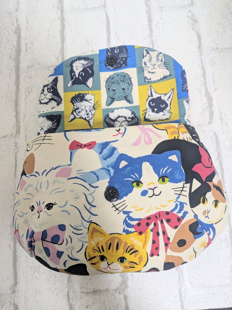 ぷっくりラウンドポーチ