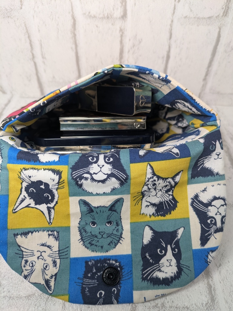 ぷっくりラウンドポーチ