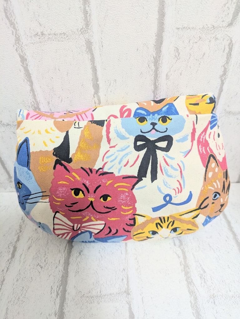 ぷっくりラウンドポーチ