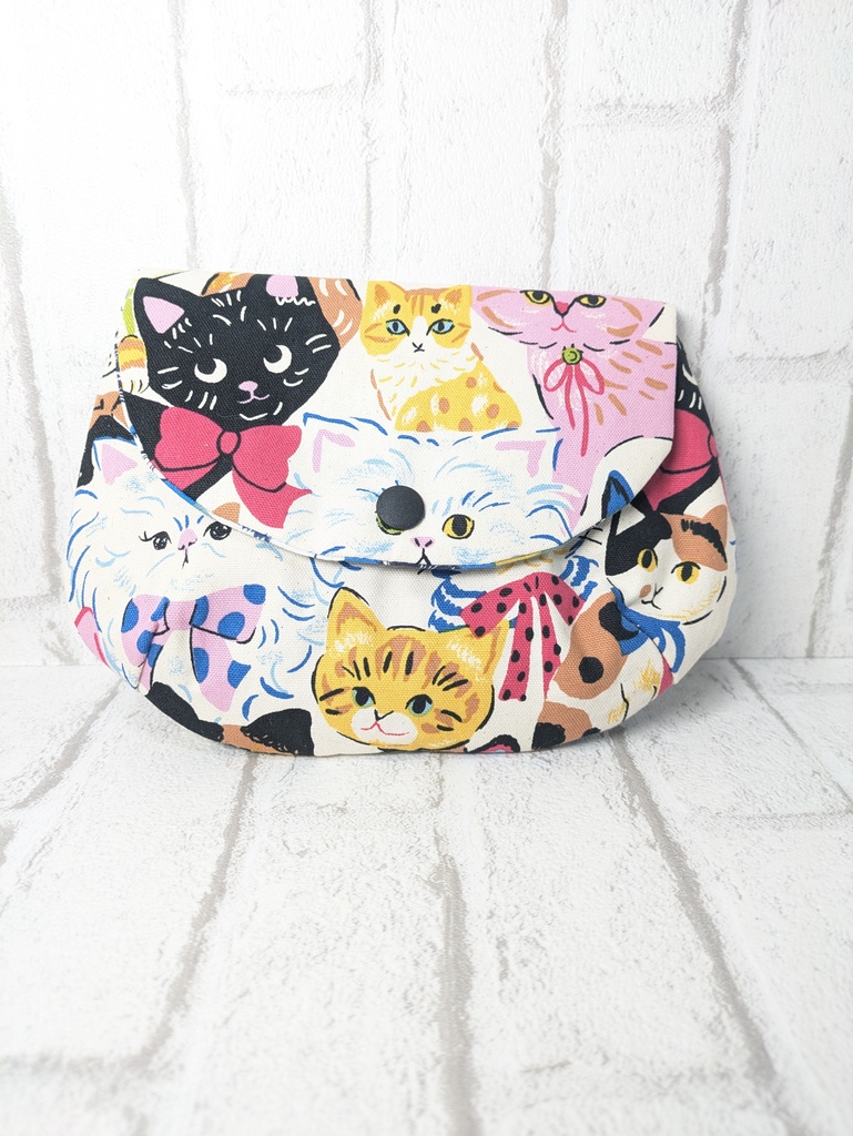 ぷっくりラウンドポーチ