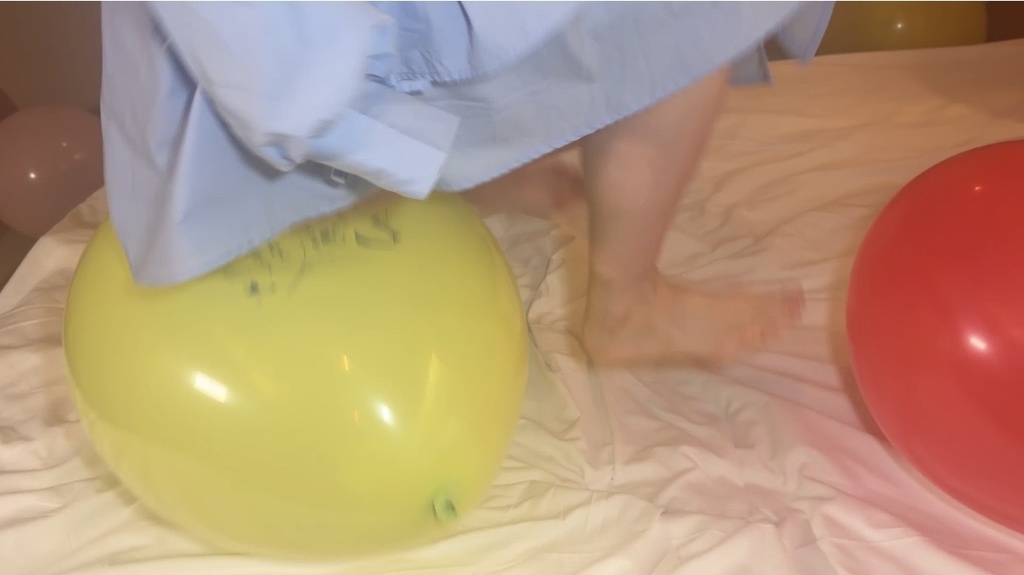 【望月みうなさん】イラスト風船膨らまし割り&お尻割り