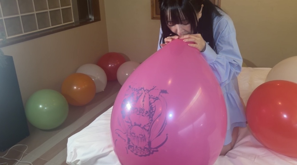 【望月みうなさん】イラスト風船膨らまし割り&お尻割り