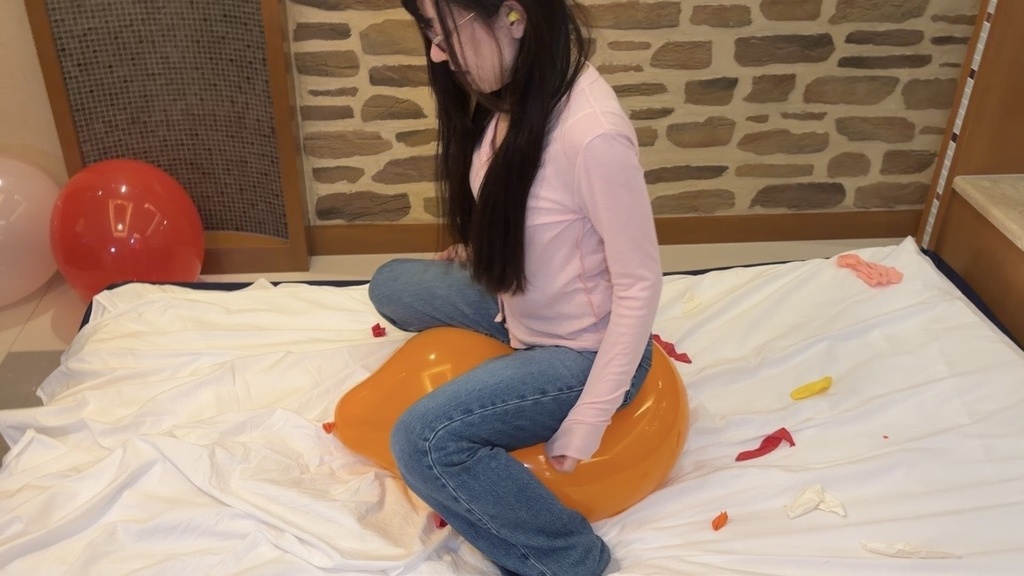 【麻倉ミクさん】風船手割り&お尻割り