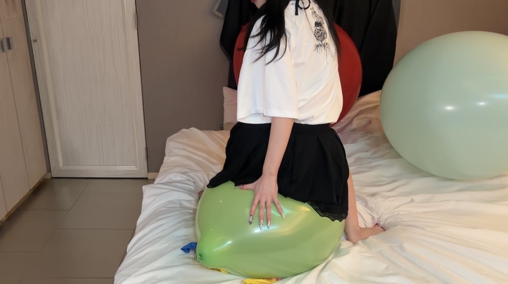 【ゆりざべすさん】風船お尻割り