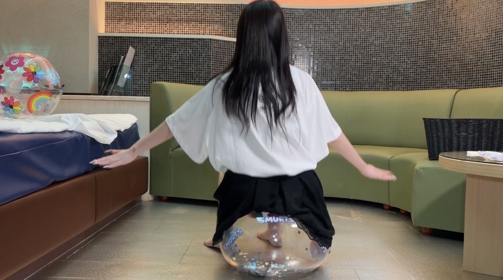 【ゆりざべすさん】ビーチボール遊び
