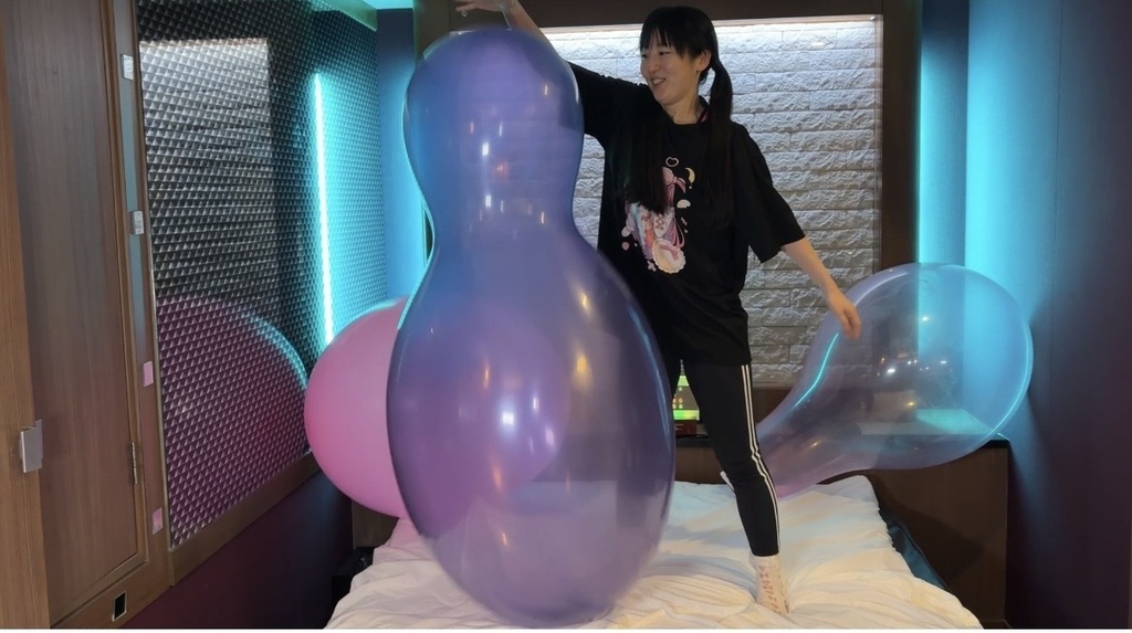 【夢姫しほさん】3種類の巨大風船遊び