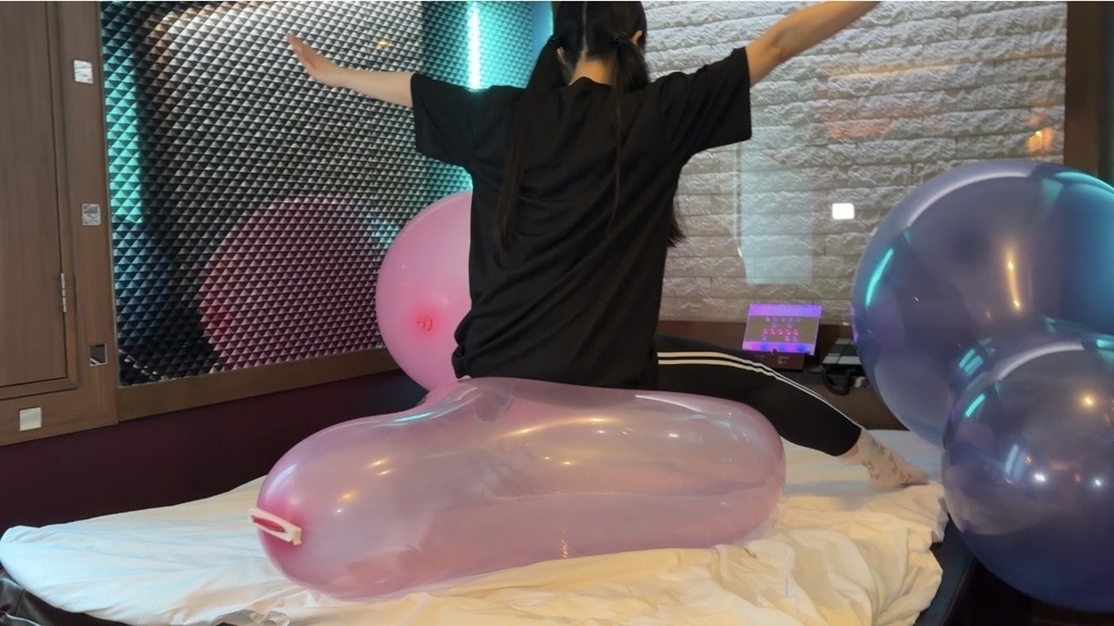 【夢姫しほさん】3種類の巨大風船遊び