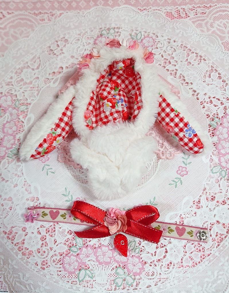 ぬいぐるみ用 花冠と苺のうさぎの花嫁着ぐるみ ぬい服 チェック/(赤)