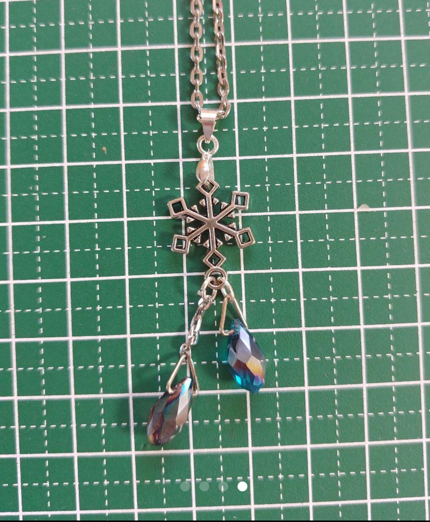 ☆雪のしずくのペンダント☆