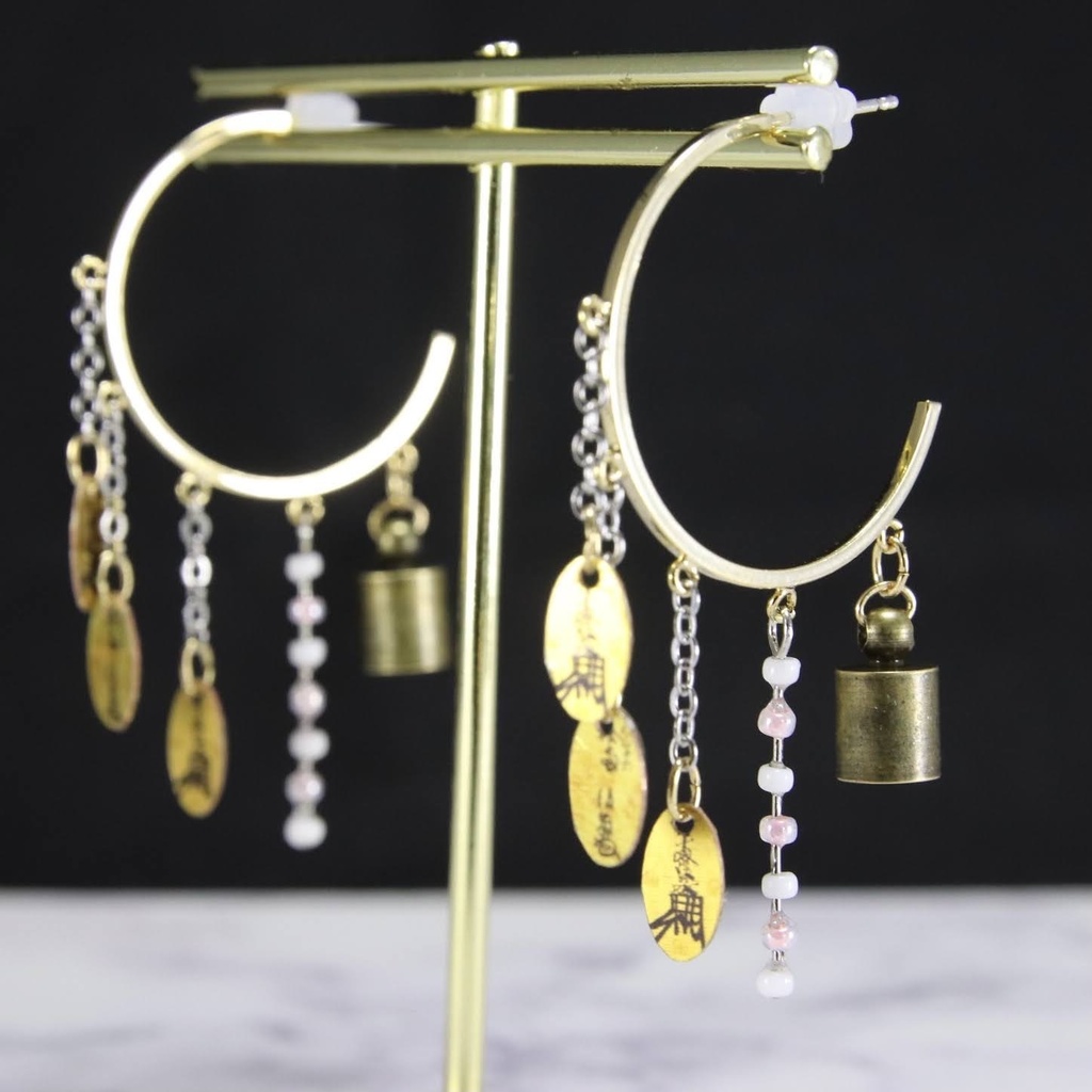 大判小判を秤にかけるハーフフープピアス【参考出品】