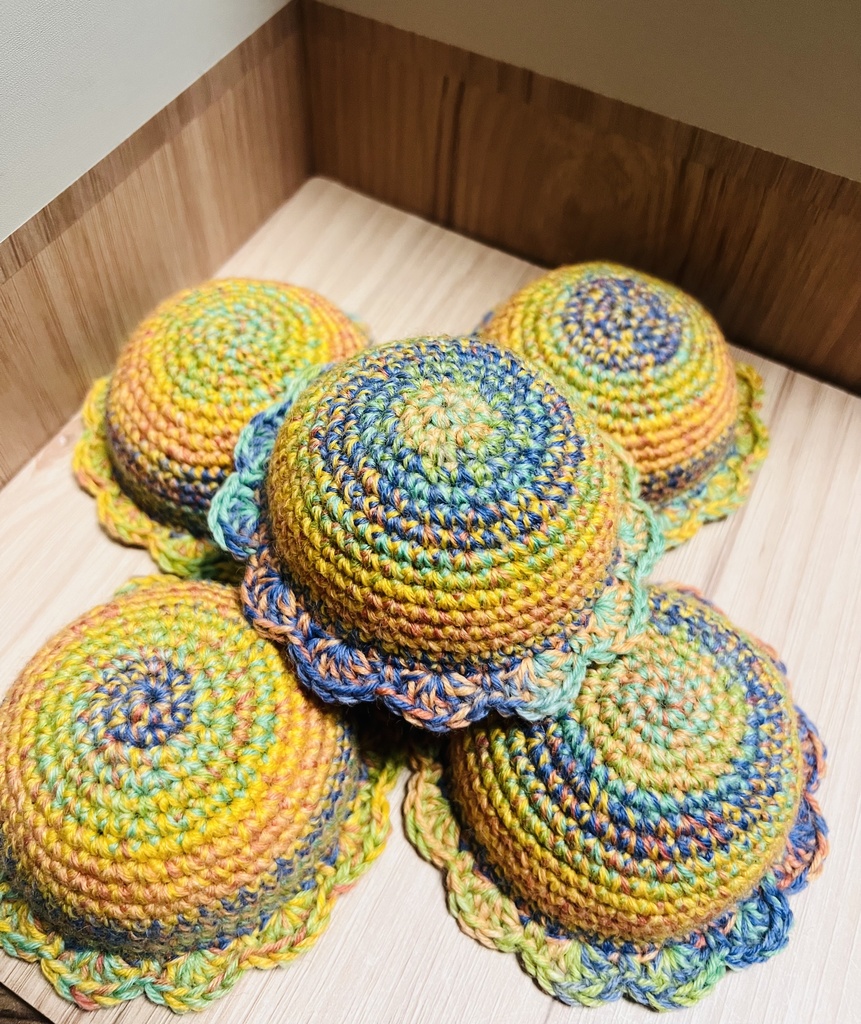 トロピカルなお花の帽子