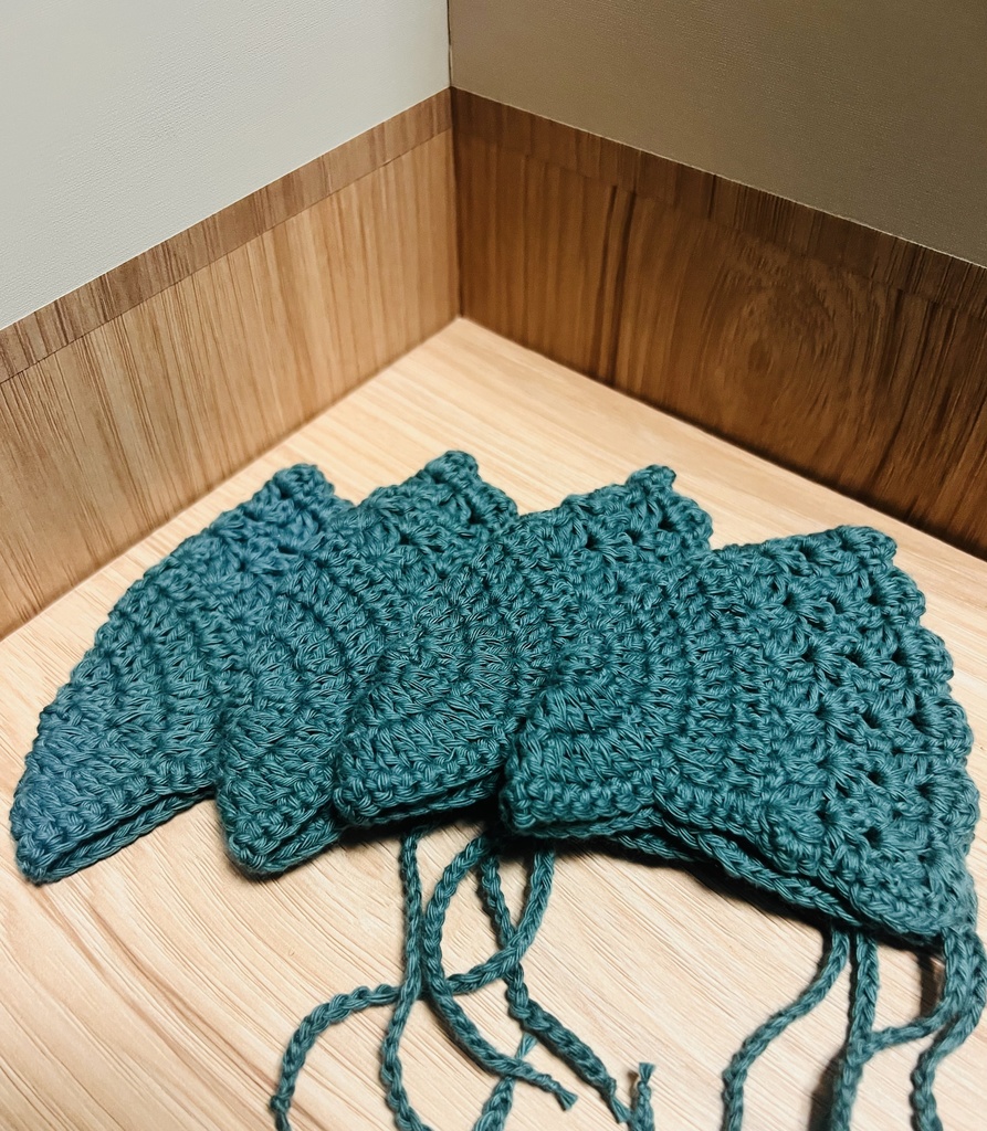 ボンネット(頭巾)