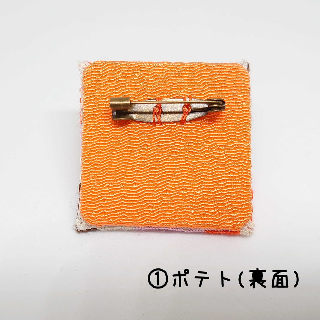 モルカーイメージの絽刺しブローチ