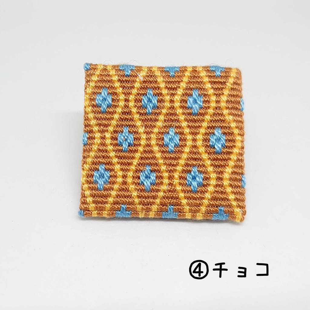 モルカーイメージの絽刺しブローチ