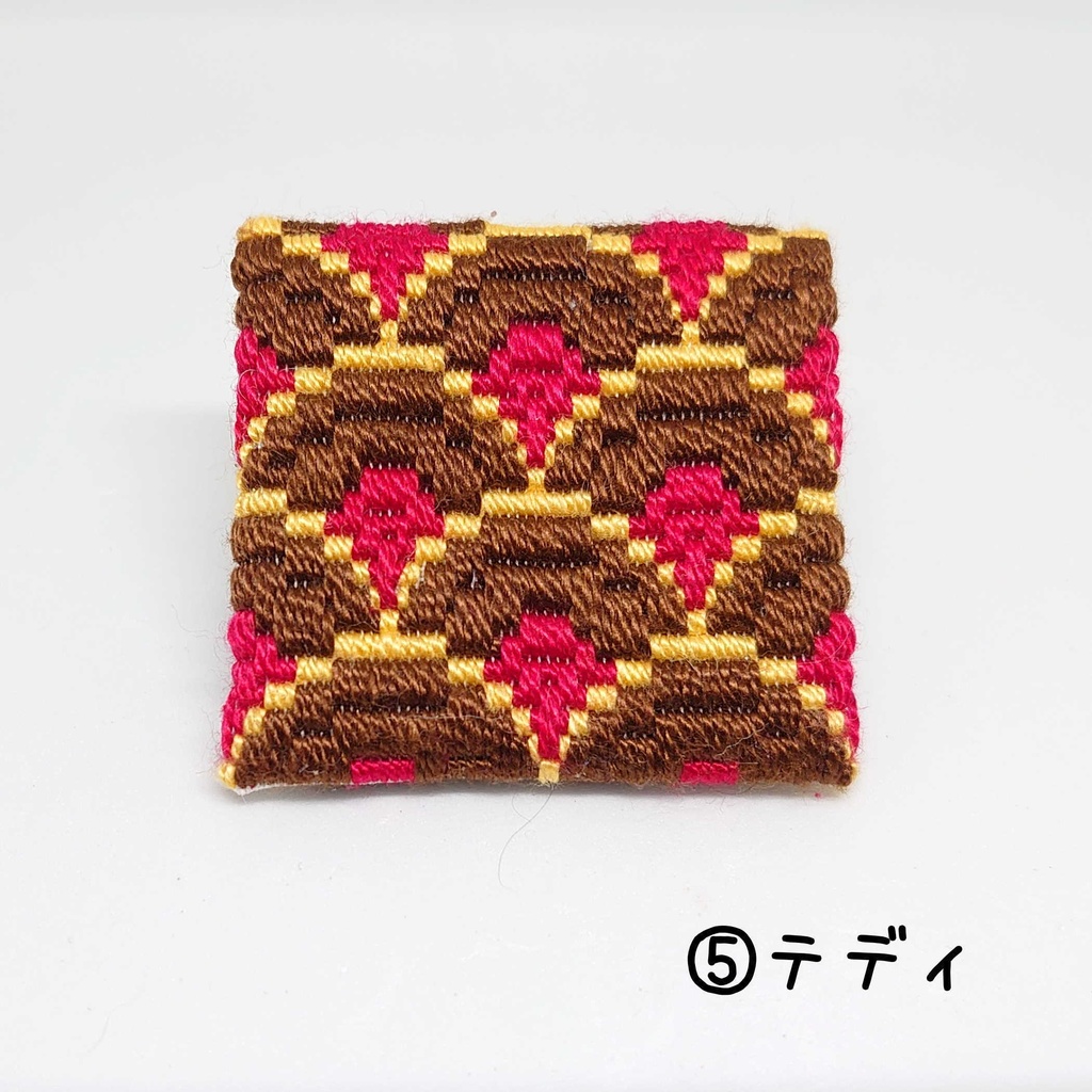 モルカーイメージの絽刺しブローチ