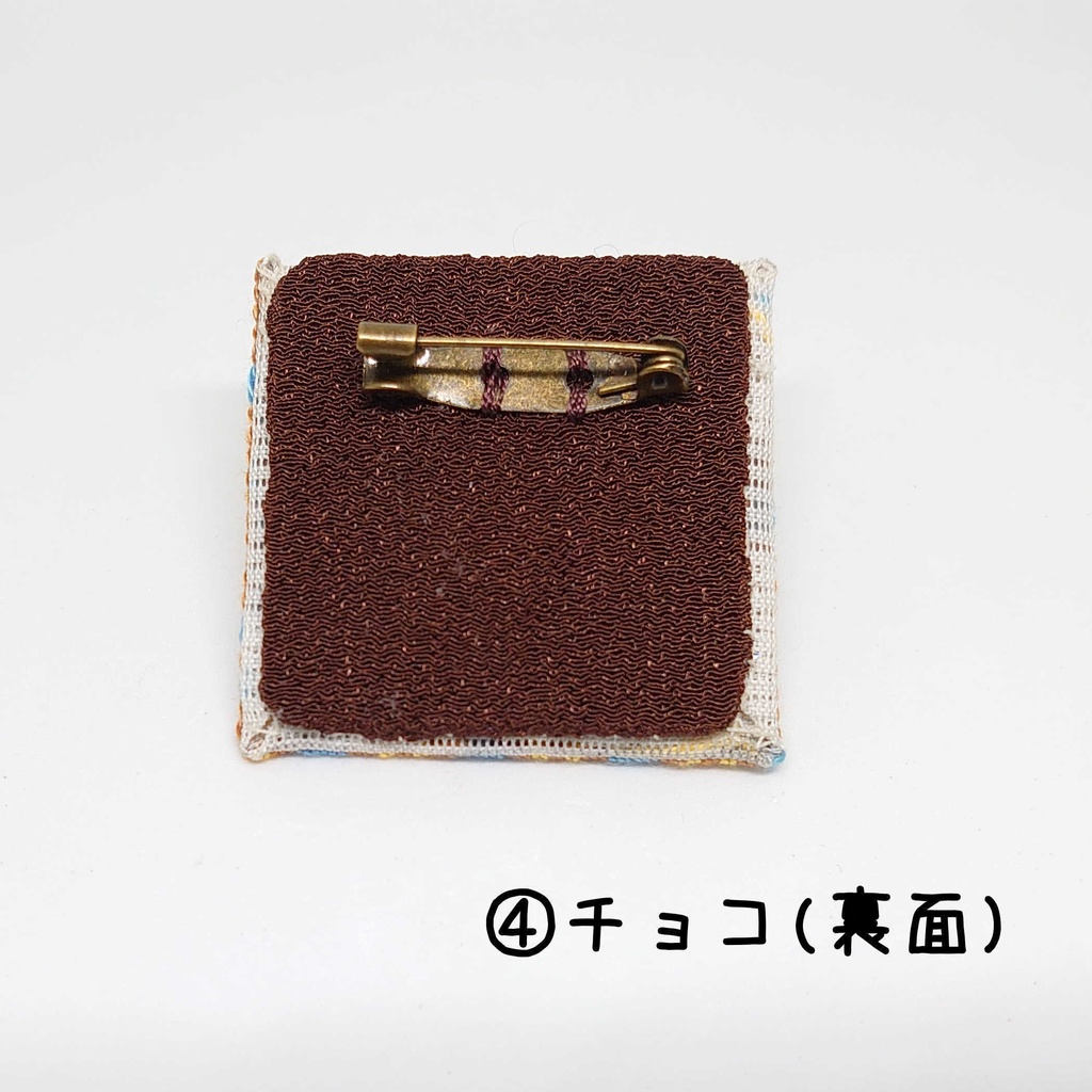 モルカーイメージの絽刺しブローチ