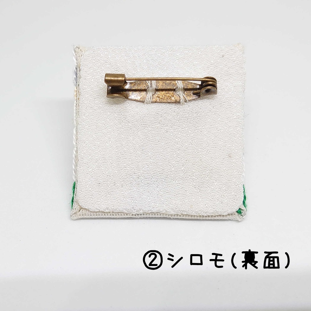 モルカーイメージの絽刺しブローチ