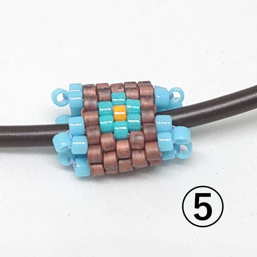 モルカーイメージのミニビーズリング