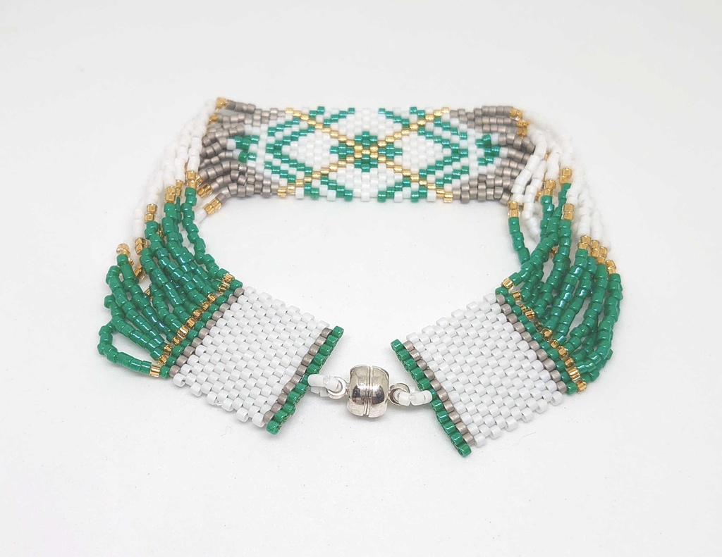 モルカーイメージのビーズステッチブレスレット