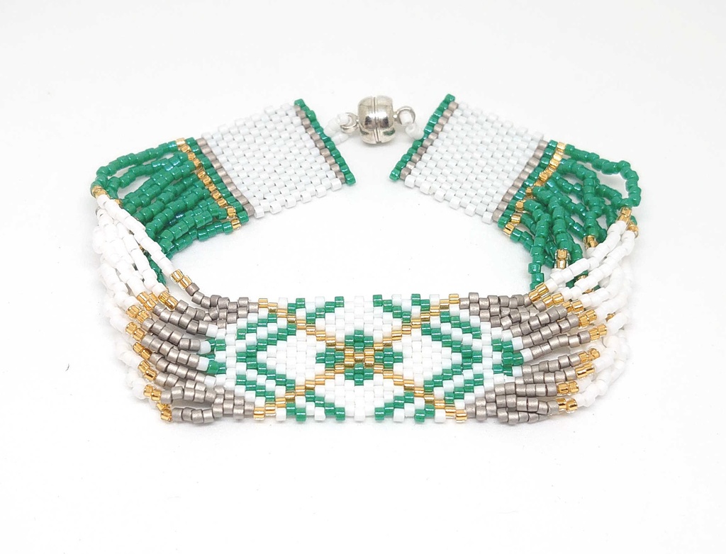 モルカーイメージのビーズステッチブレスレット