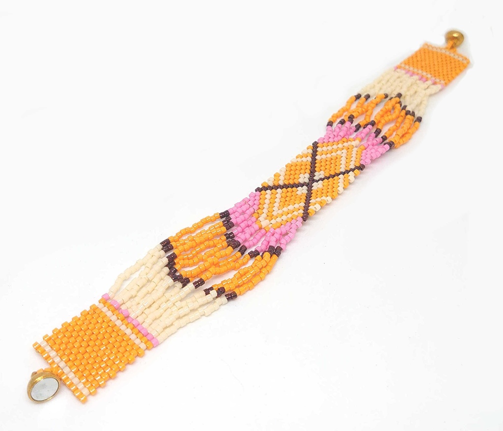 モルカーイメージのビーズステッチブレスレット