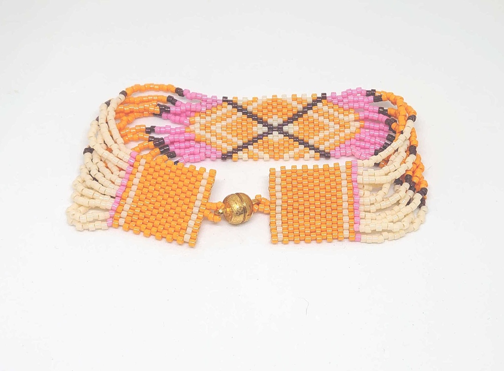 モルカーイメージのビーズステッチブレスレット