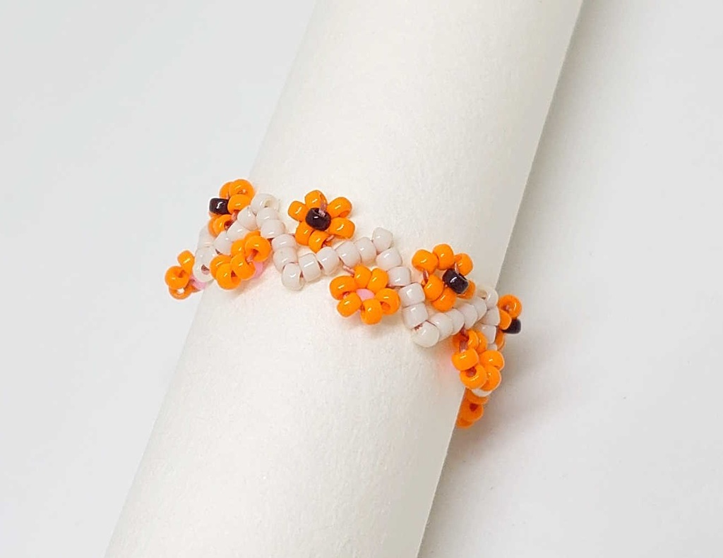 モルカーイメージのフラワービーズリング