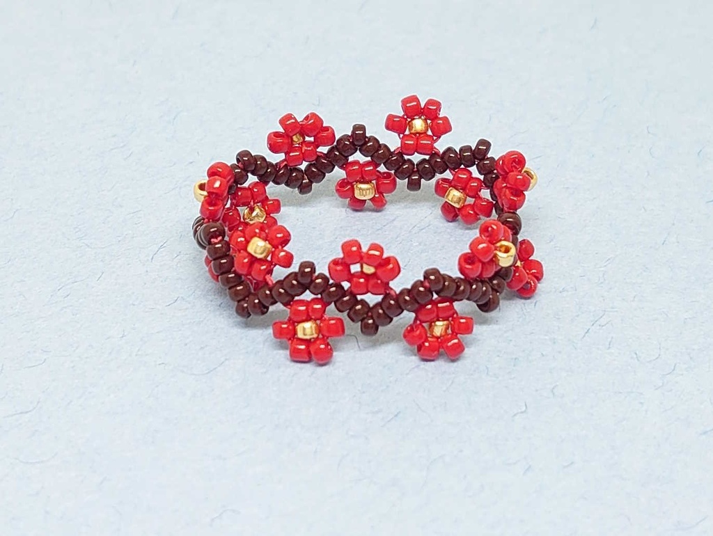 モルカーイメージのフラワービーズリング