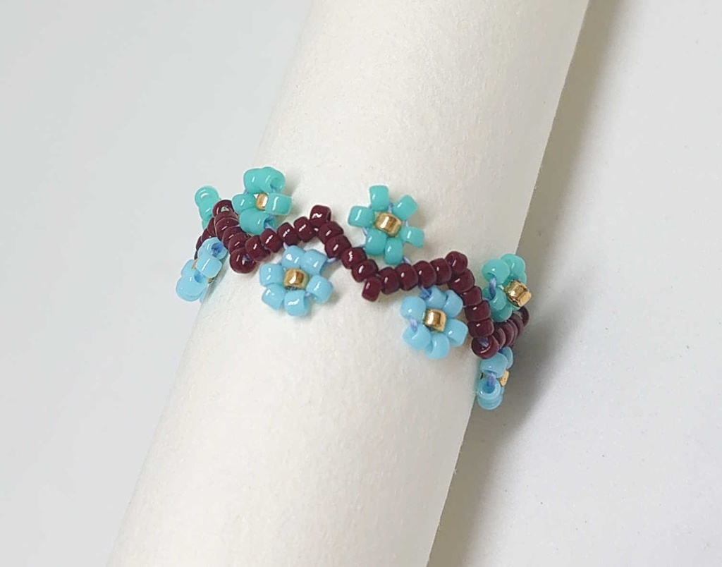 モルカーイメージのフラワービーズリング