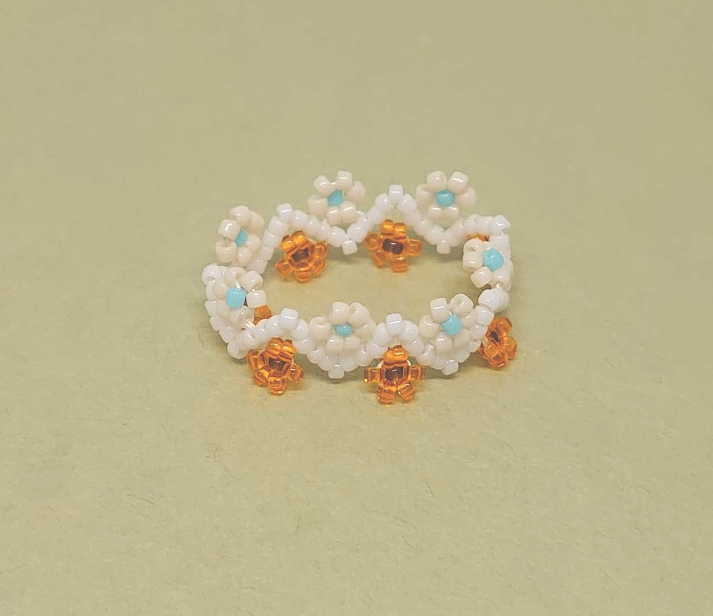 モルカーイメージのフラワービーズリング