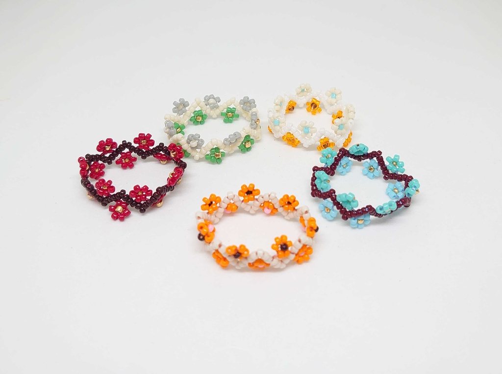 モルカーイメージのフラワービーズリング