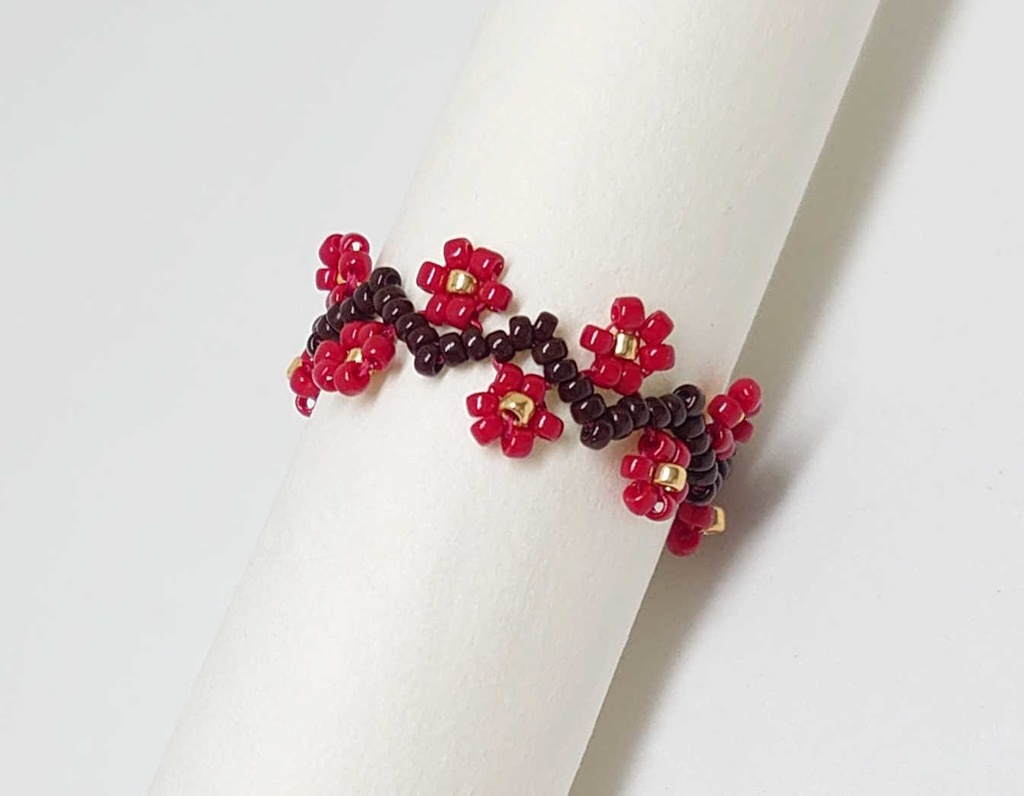 モルカーイメージのフラワービーズリング