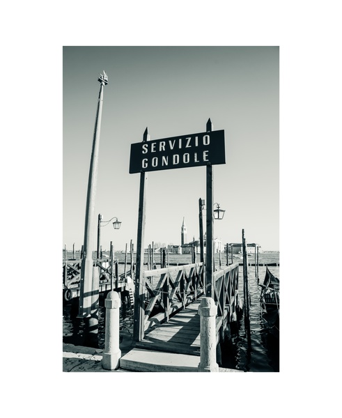 いい雰囲気なゴンドラ乗り場のTシャツ