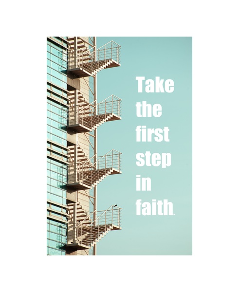 「信じて踏み出そう」的な事が書いてある格言Tシャツ