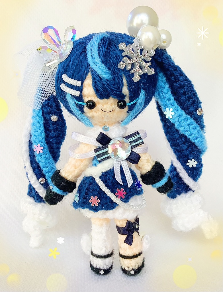 雪ミク2025クリスタルちゃんのあみぐるみ