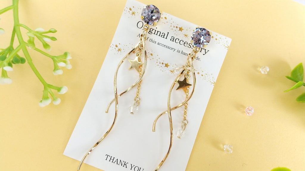 揺れる星のピアス(イヤリング)