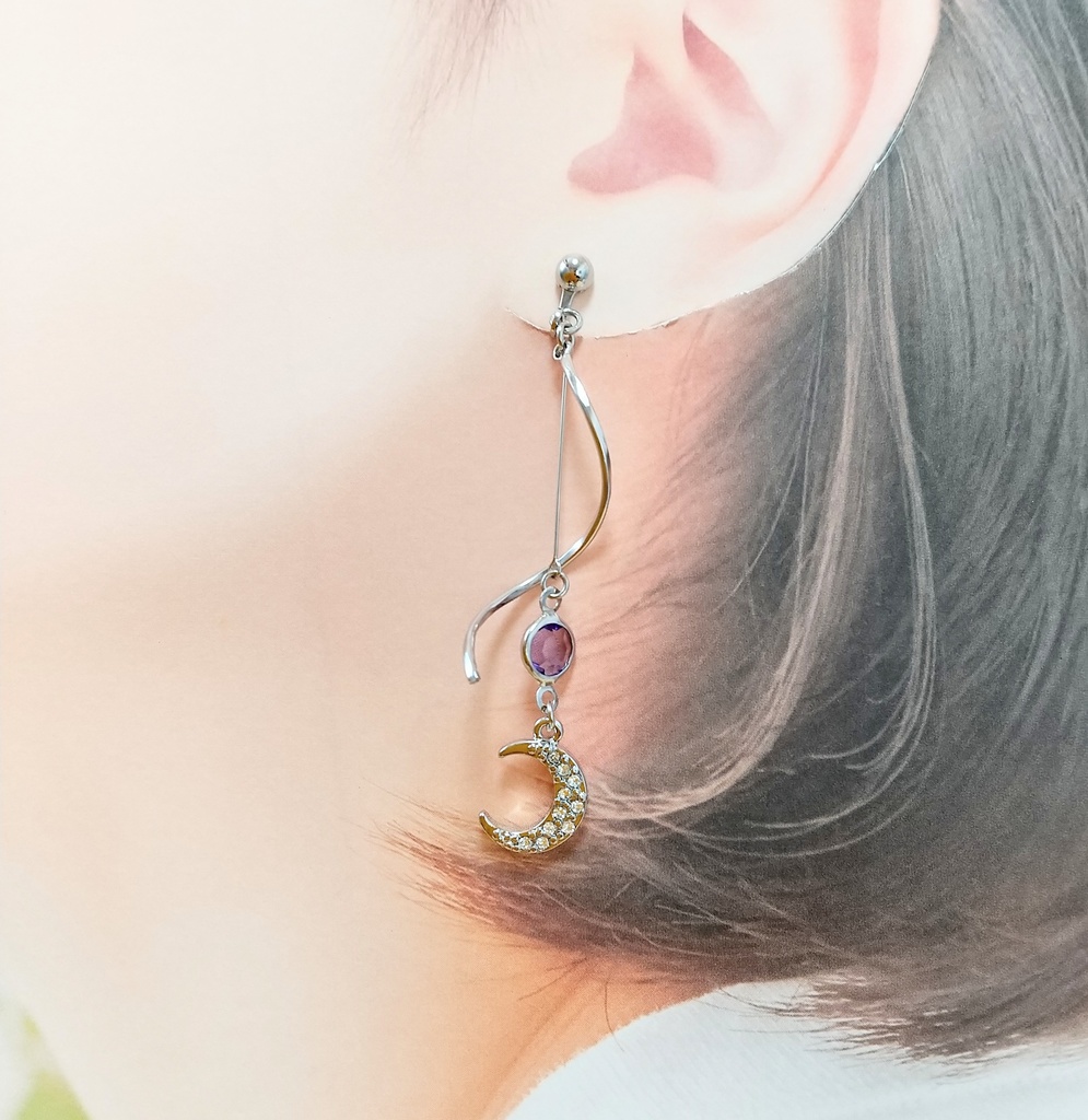 月と星のアシンメトリーイヤリング(ピアス)