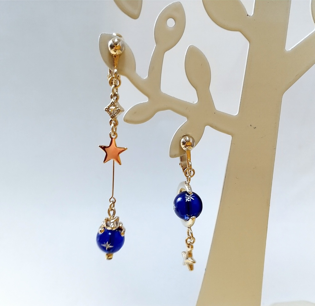 ★夜空の月とねこのイヤリング(ピアス)