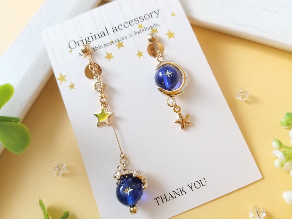 ★夜空の月とねこのイヤリング(ピアス)