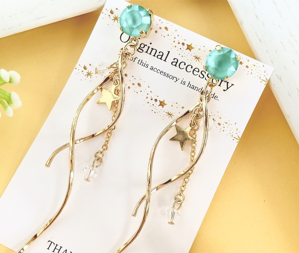 揺れる流れ星のピアス(イヤリング)