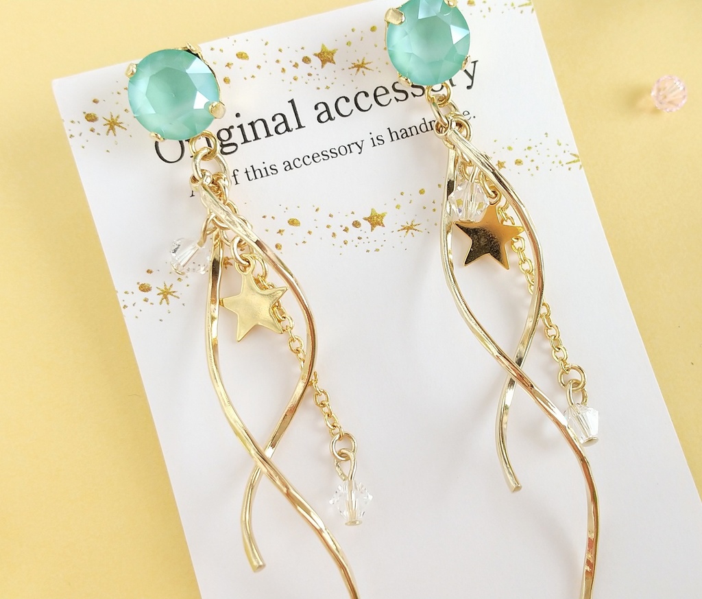 揺れる流れ星のピアス(イヤリング)