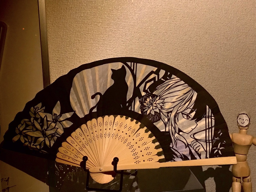 カヨコ　扇子切り絵