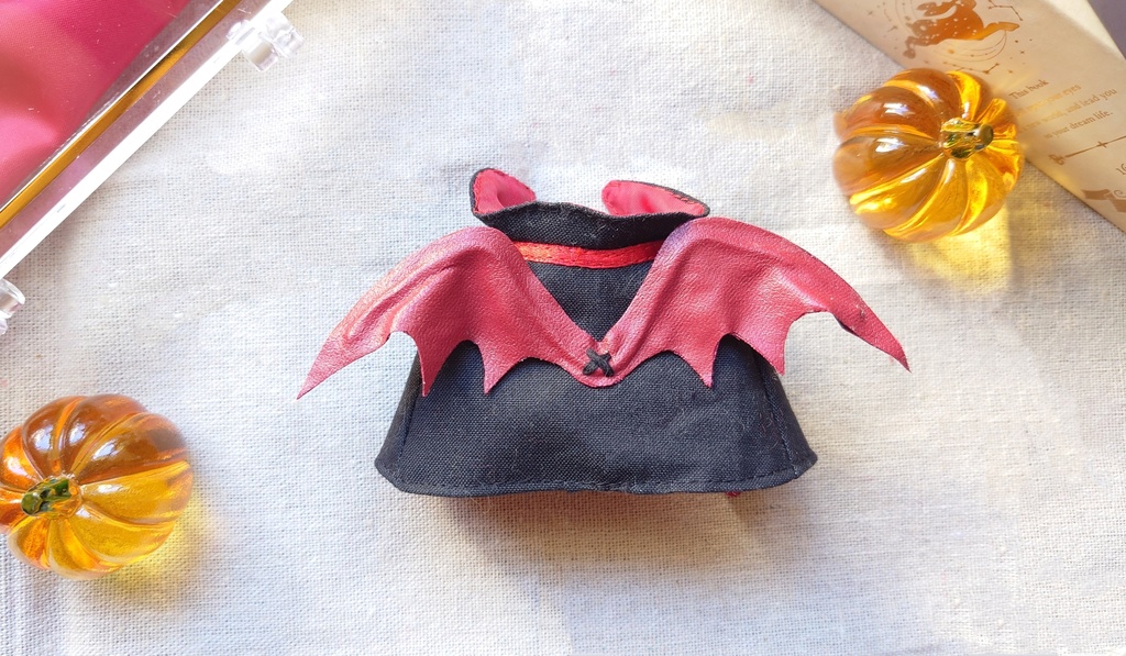 羽が曲がるヴァンパイアマント