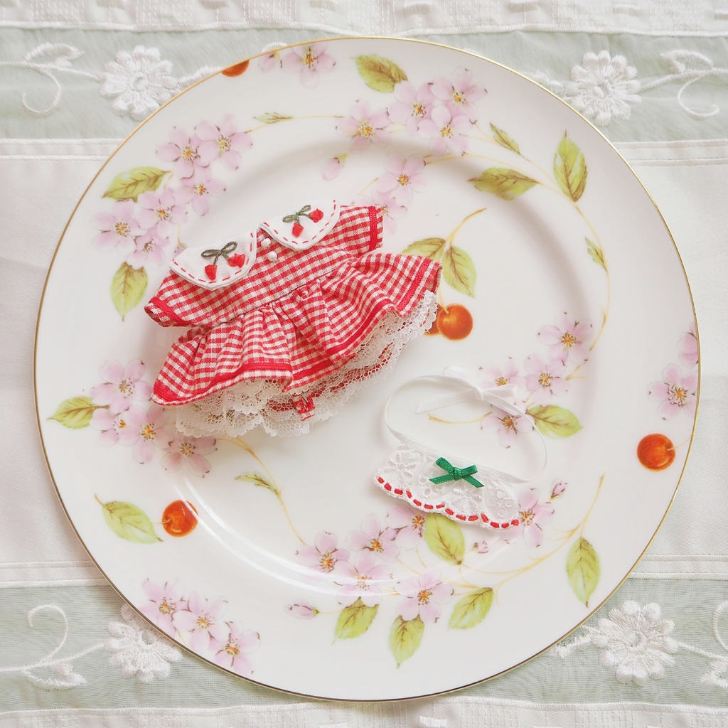 さくらんぼの刺繍ワンピースす